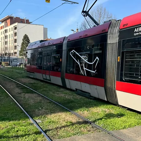 Joli Standing A 100m Du Tram T3 דירה וילאורבן